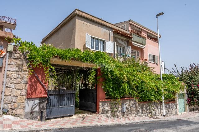 Terraced house in Via Amilcare Ponchielli 22, Cagliari - Photo 1