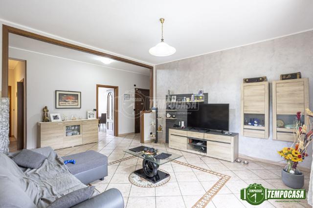 4-room flat in Via degli Olmi, Magenta - Photo 1