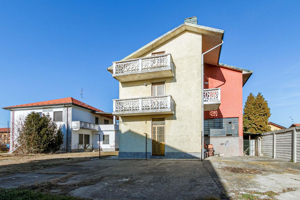 Casa indipendente in vendita a Ferno