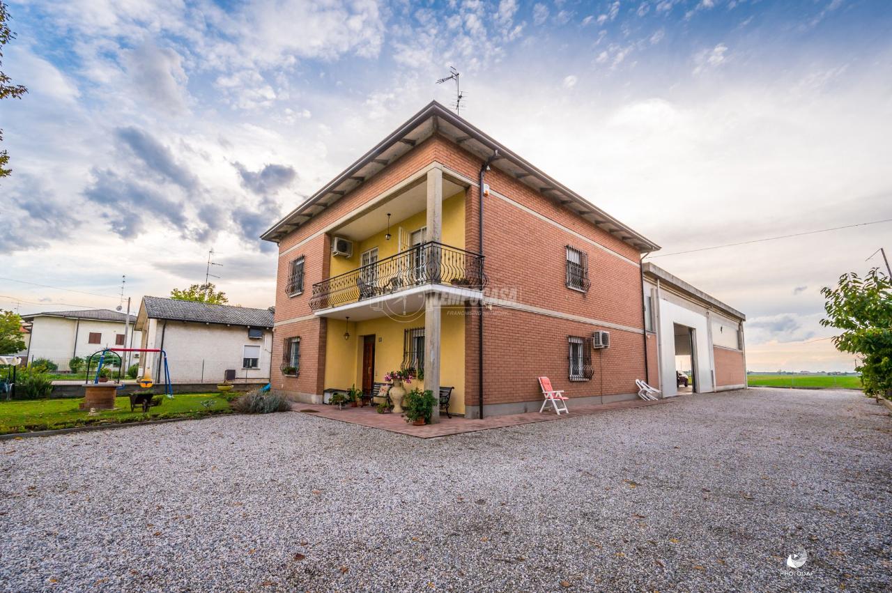 Casa indipendente in vendita a Cadelbosco Di Sopra