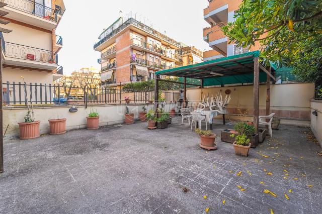 2-room flat in Viale Tito Labieno 122, Roma - Photo 1