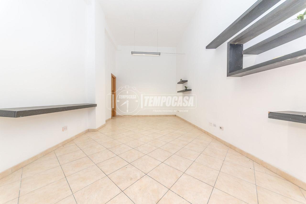 Negozio in Via Fabrizio Luscino  37, Roma, {3} - Foto 1
