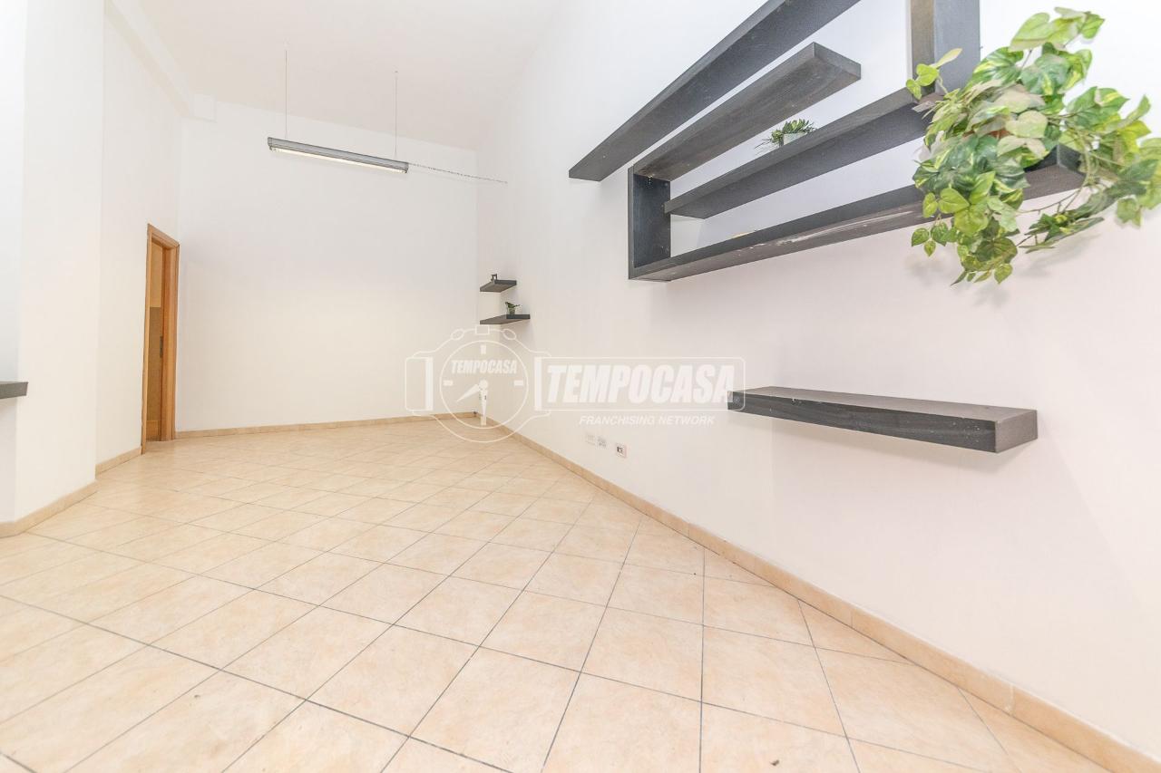 Negozio in Via Fabrizio Luscino  37, Roma, {3} - Foto 2