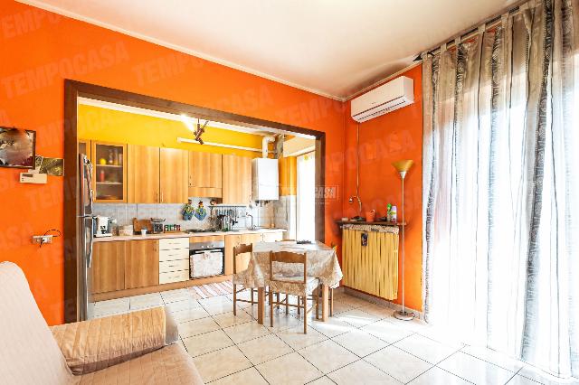 2-room flat in Via Roma, Merone - Photo 1