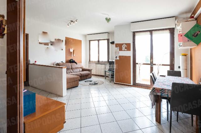 3-room flat in Piazza Giovanni XXIII 11, Inverigo - Photo 1