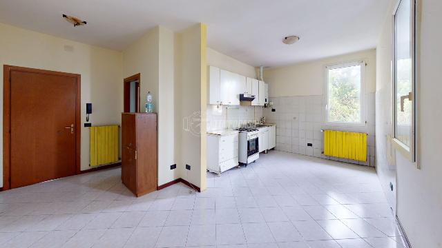 2-room flat in Via Maestra Grande 64, Cento - Photo 1