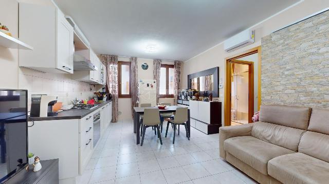 3-room flat in Via Maestra Grande 49//5, Cento - Photo 1