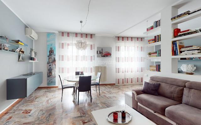 Vierzimmerwohnung in Via Giacomo Matteotti 43, Cento - Foto 1