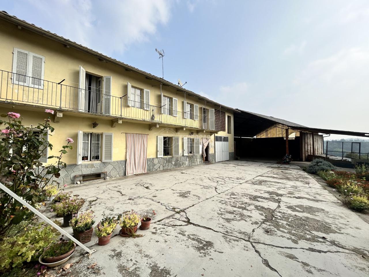 Casa colonica in vendita a Viale D'Asti