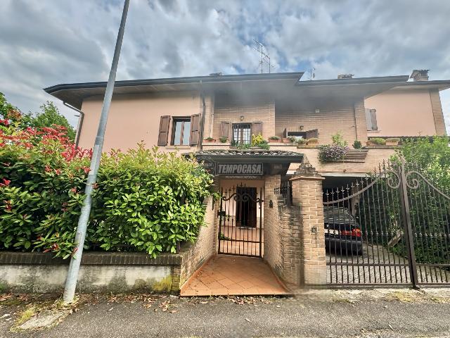 Villa a schiera in Via Fratelli Gastinelli 17, Reggio nell'Emilia - Foto 1