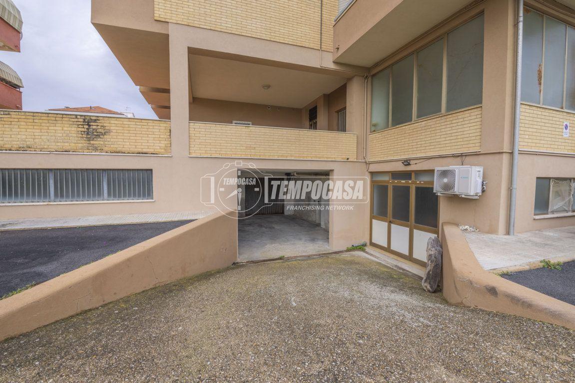 Magazzino in Viale Regina Margherita, Potenza Picena, {3} - Foto 1