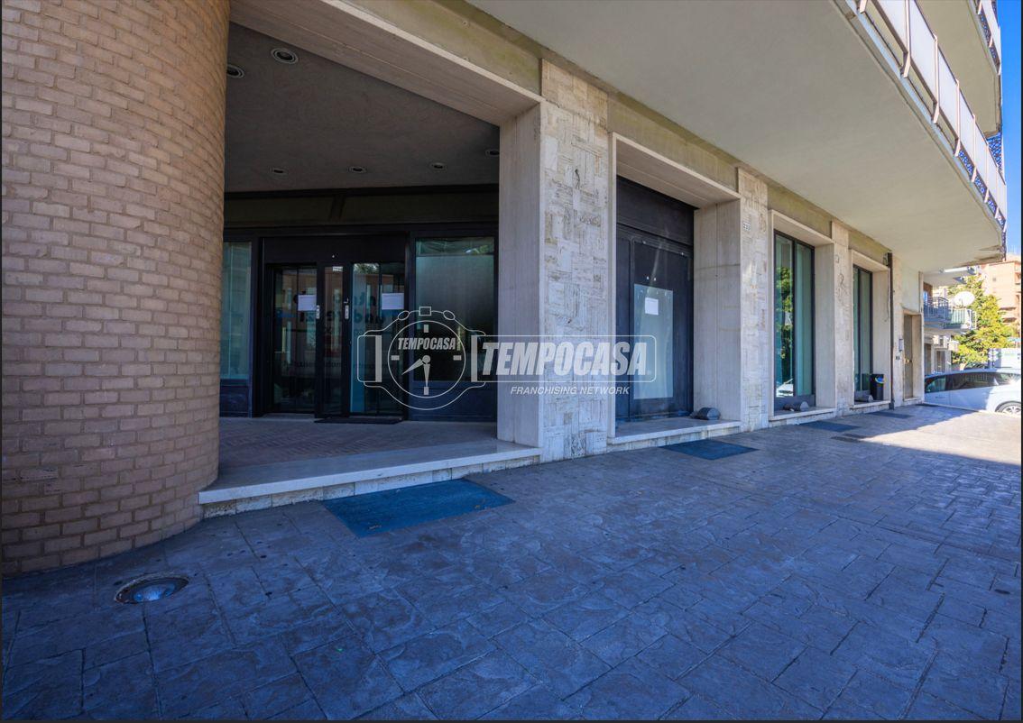 Negozio in Via Roma, Macerata, {3} - Foto 2