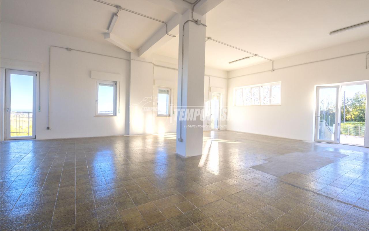 Laboratorio in Via Alcide De Gasperi, Montelupone, {3} - Foto 1