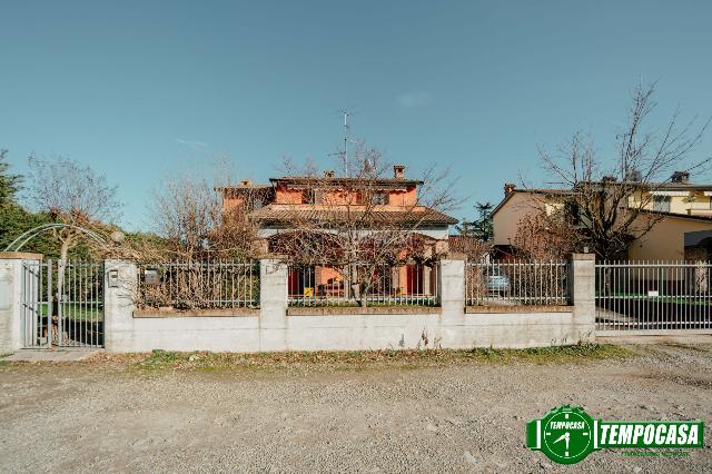 Mansion in Via Luigi Pirandello, Voghera - Photo 1