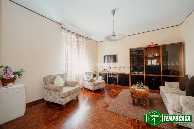 4-room flat in Via del Popolo, Voghera - Photo 1