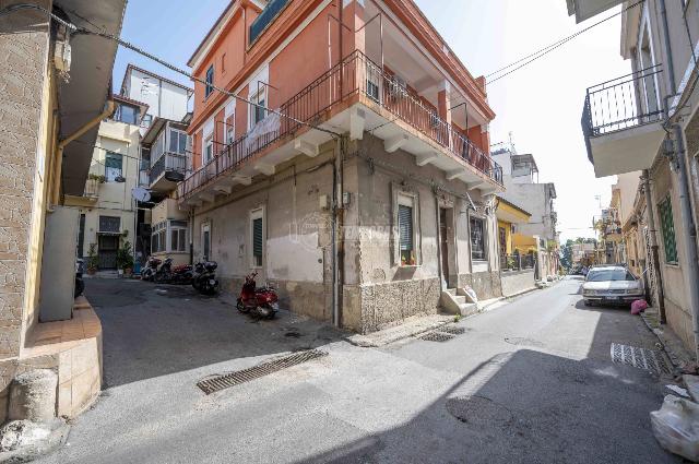 Casa indipendente in Vico Giustizia 2, Messina - Foto 1