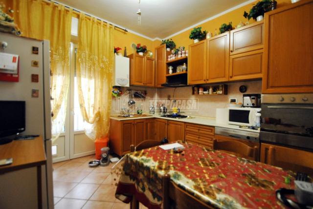 2-room flat in Via Pio XI, Caronno Pertusella - Photo 1