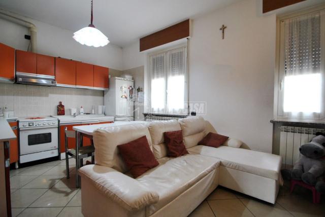 Dreizimmerwohnung in Via Tevere, Caronno Pertusella - Foto 1