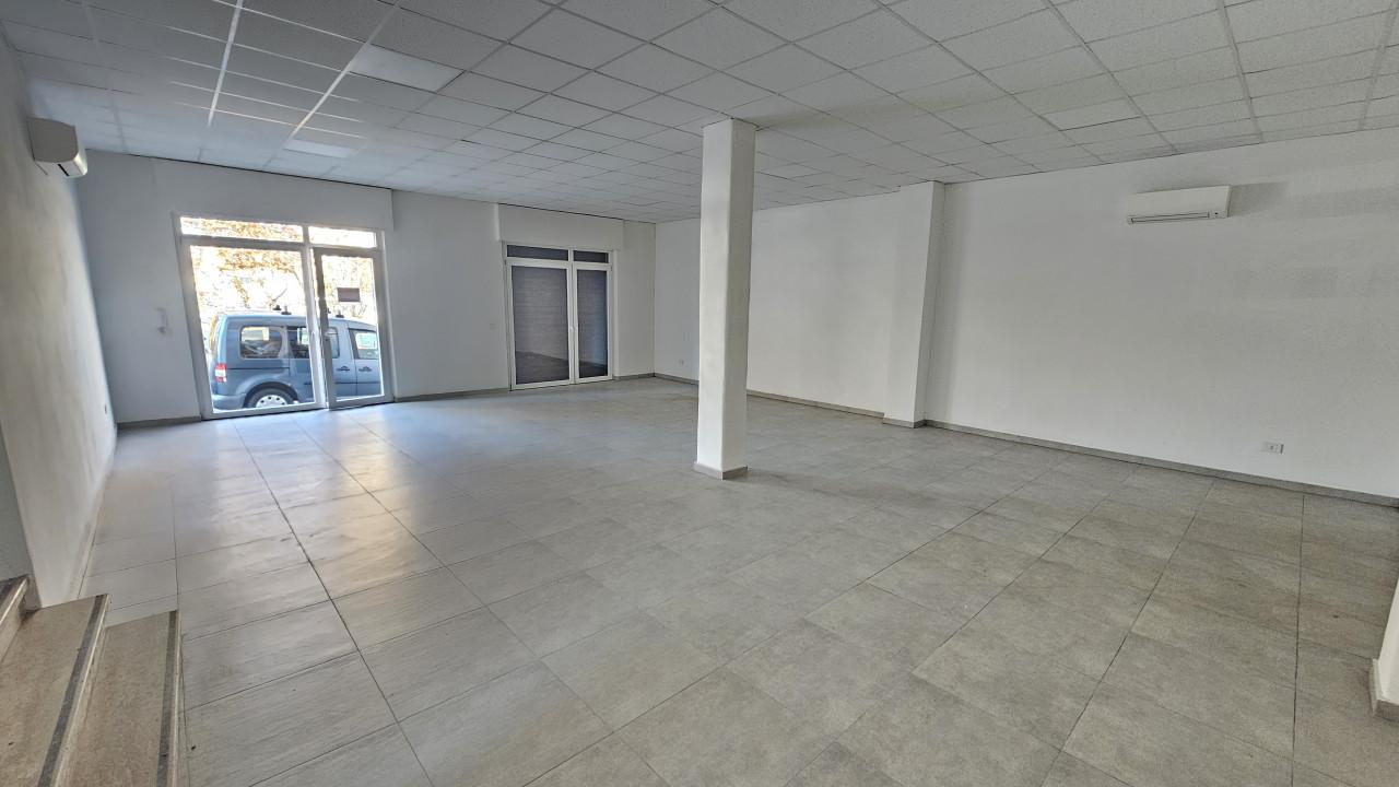 Negozio in Corso Luigi Einaudi 148, Asti, {3} - Foto 1