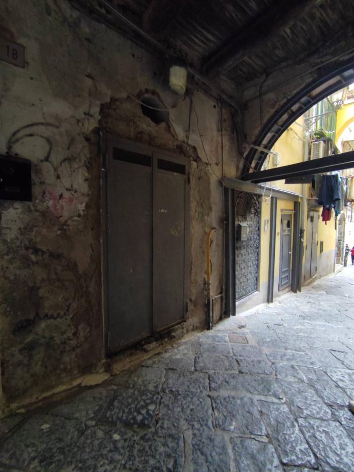 Magazzino in Vicolo Porta Rateprandi, Salerno, {3} - Foto 1