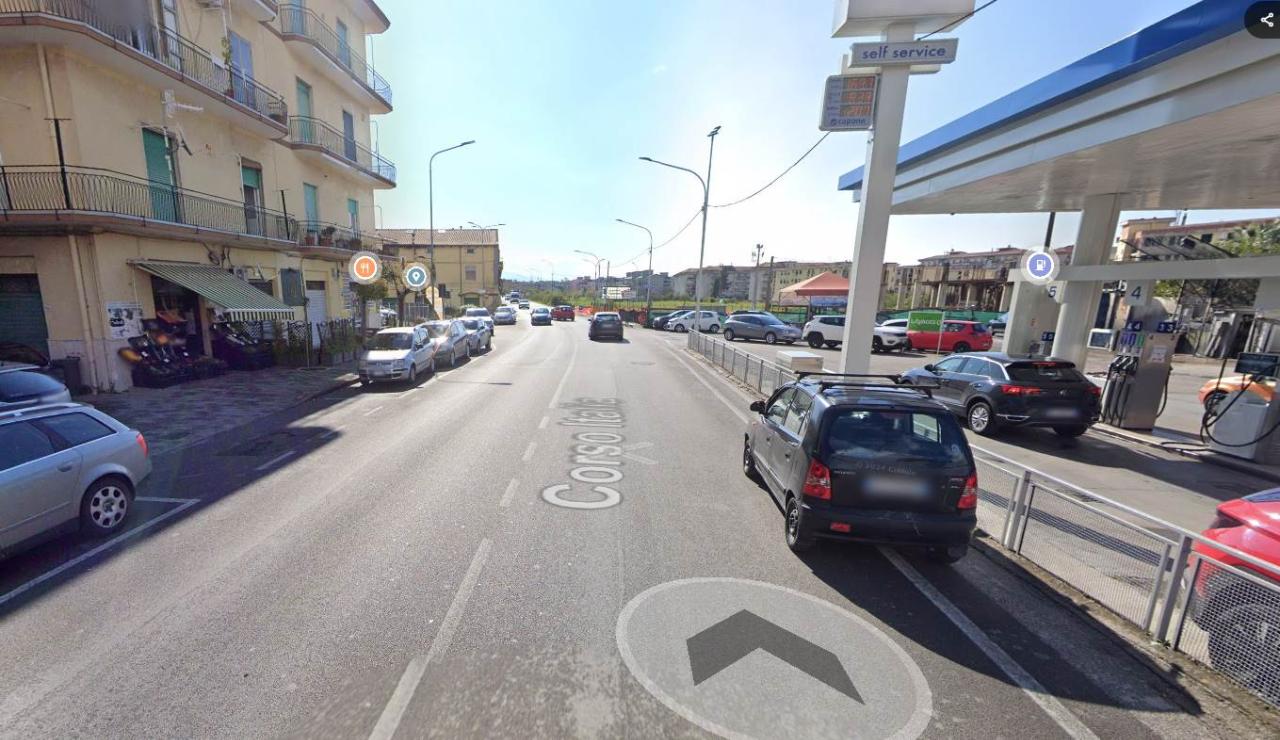 Negozio in Corso Italia, Pontecagnano Faiano, {3} - Foto 2
