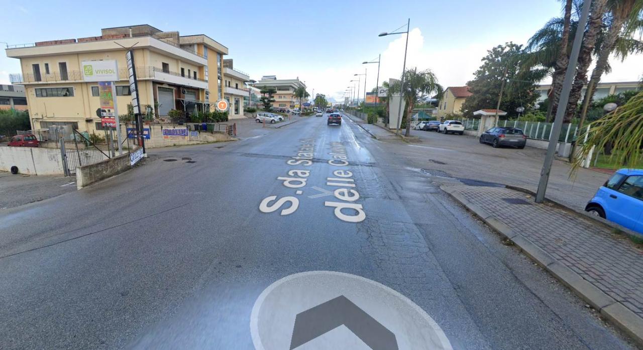 Capannone in Viale Brodolini, Battipaglia, {3} - Foto 2