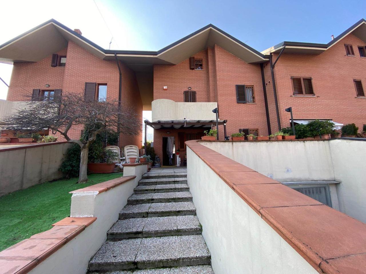 Villa bifamiliare in vendita a Bollate