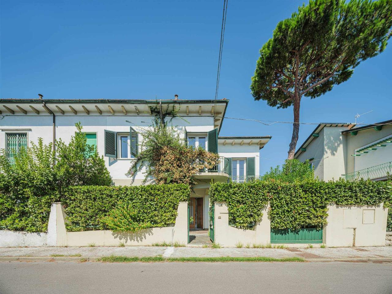 Villa bifamiliare in vendita a Viareggio