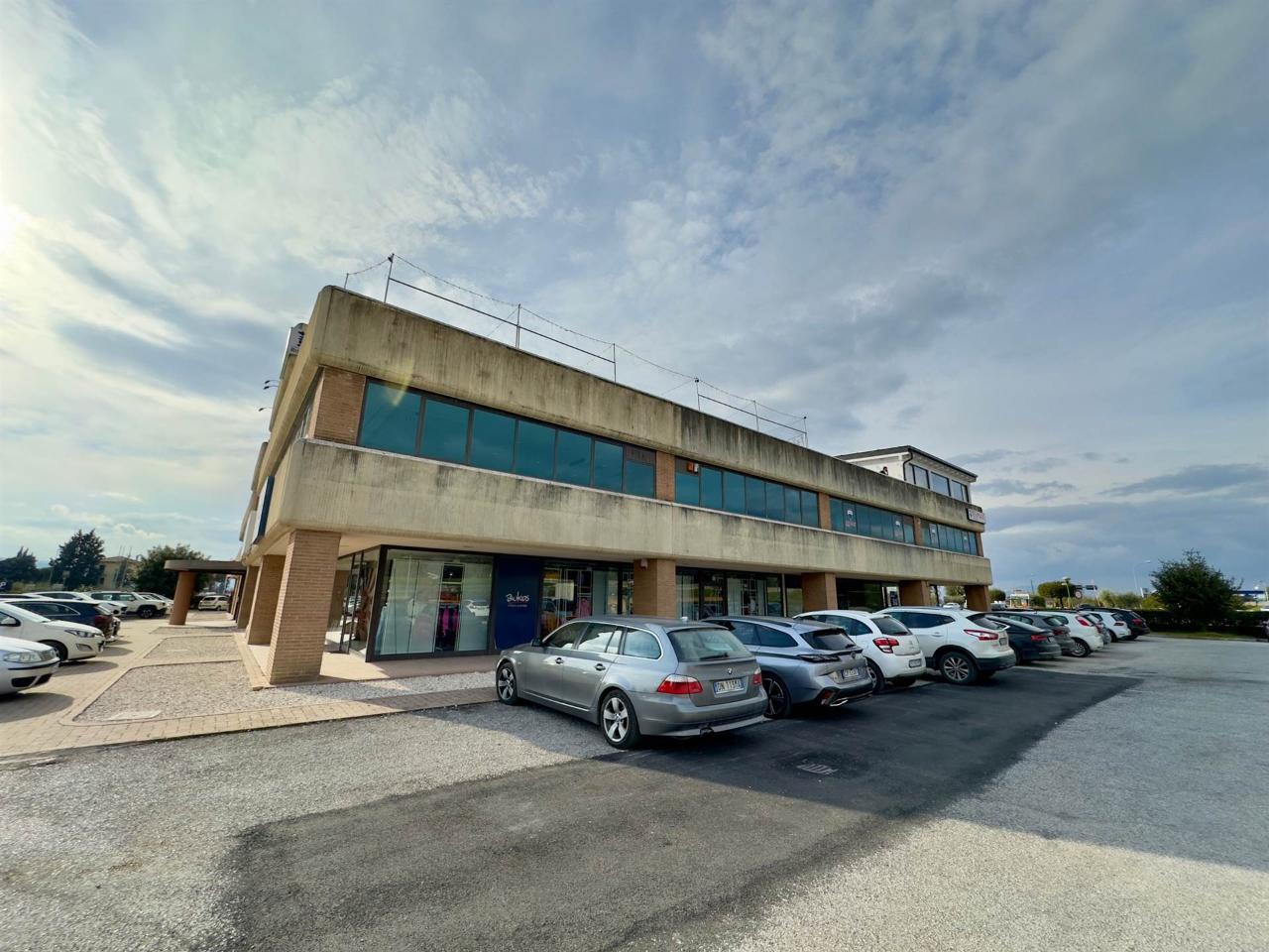 Negozio in Via delle Querce, Bastia Umbra, {3} - Foto 2