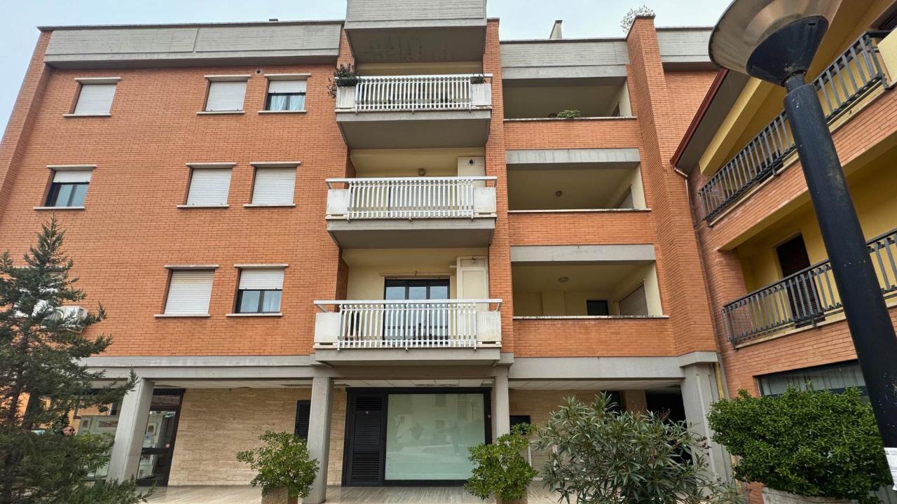 Ufficio in Via Vittorio Veneto, Bastia Umbra, {3} - Foto 1