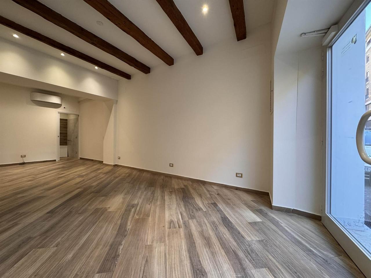 Negozio in , Pesaro, {3} - Foto 1