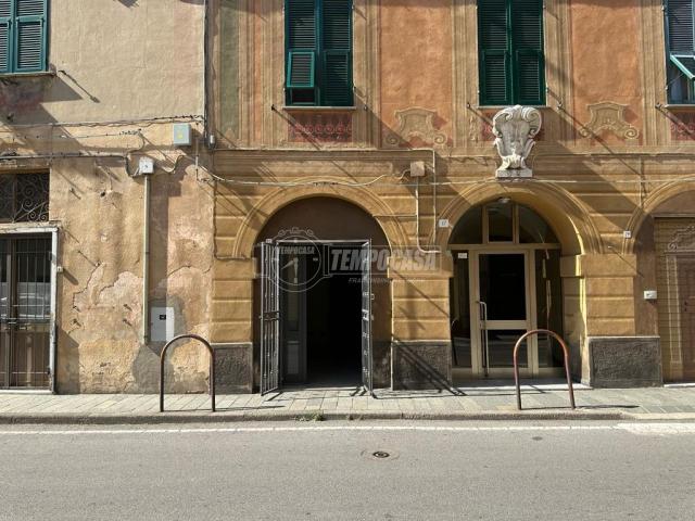 Negozio in Piazza Lavagnola 27, Savona - Foto 1