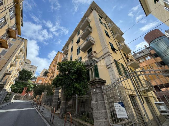 Appartamento in Via Vittorio Poggi 4, Savona - Foto 1