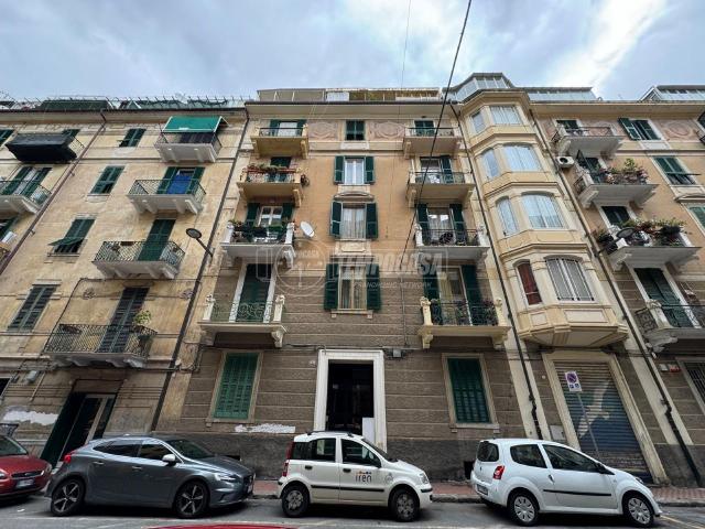 4-room flat in Via Giulio Cesare Vanini 4, Savona - Photo 1