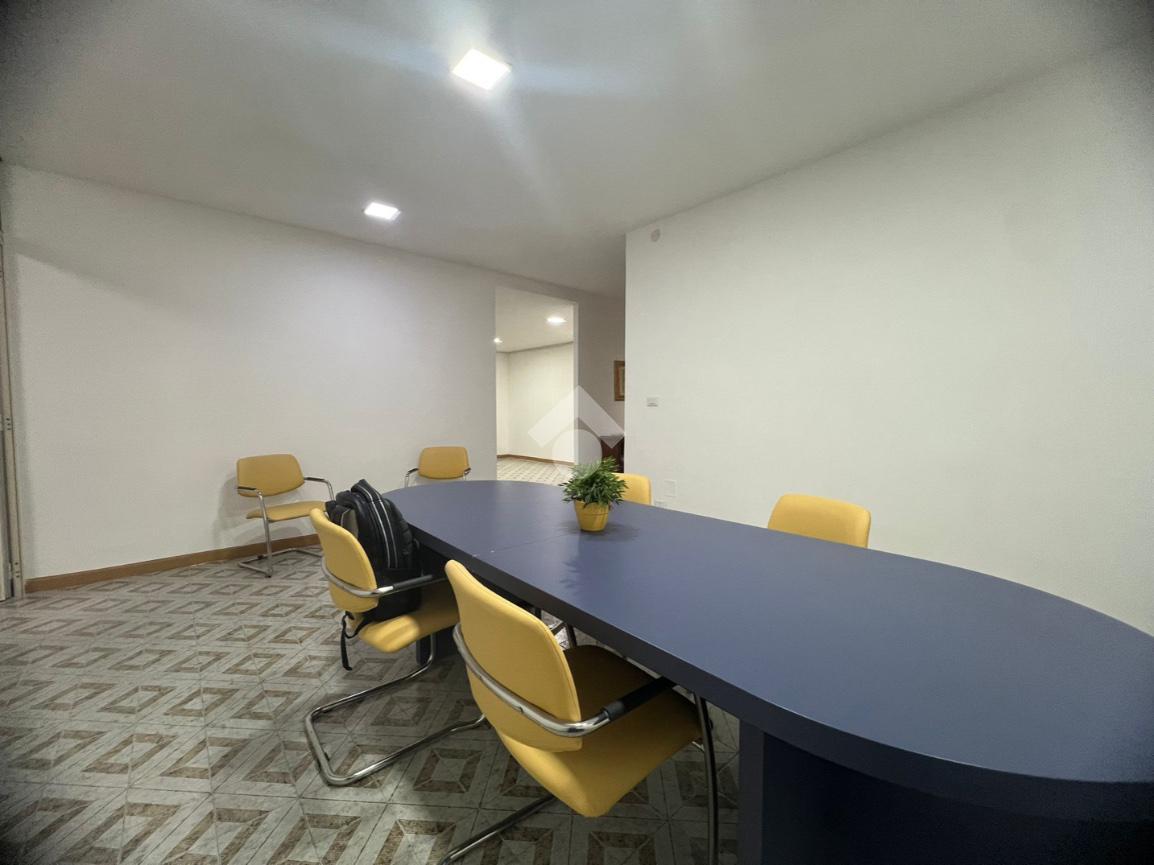 Ufficio in Via Vittorio Veneto 21, Sant'Antimo, {3} - Foto 2
