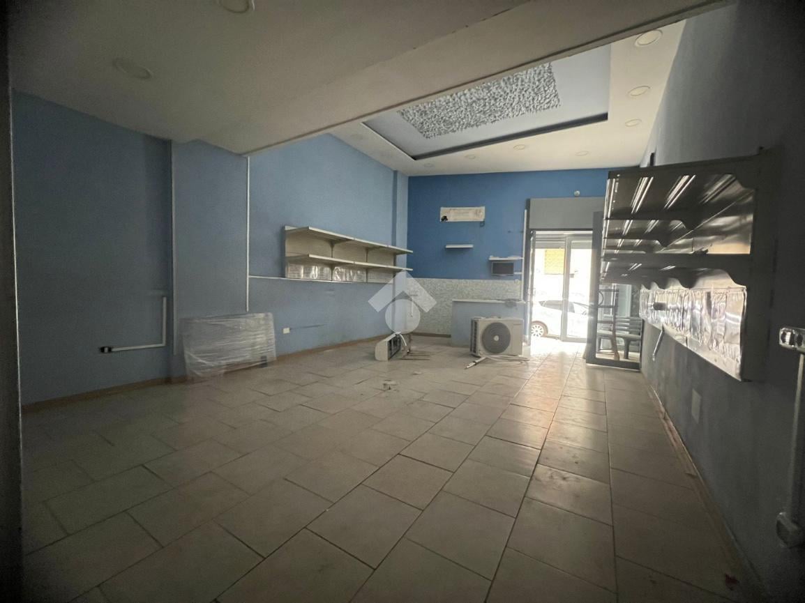 Negozio in Via Domenico Mallardo 48, Marano Di Napoli, {3} - Foto 1