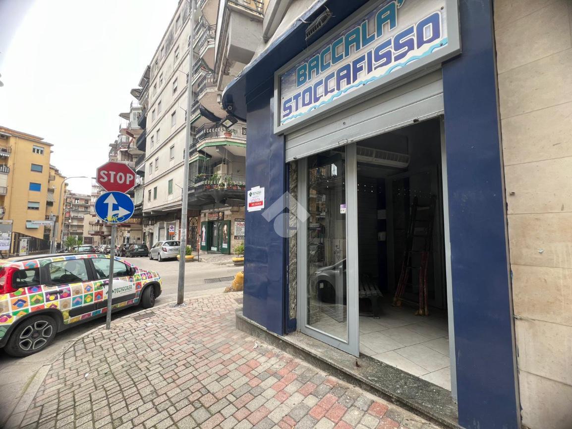 Negozio in Via Domenico Mallardo 48, Marano Di Napoli, {3} - Foto 2
