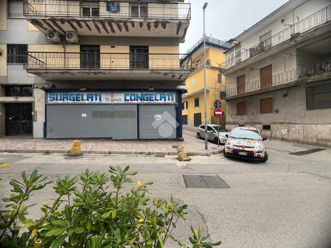 Negozio in Via Domenico Mallardo 48, Marano Di Napoli, {3} - Foto 2