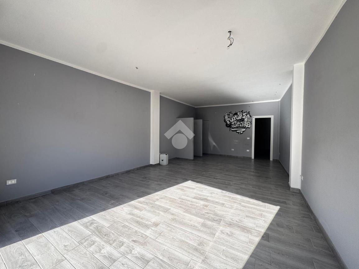 Negozio in Via S. Rocco 138, Marano Di Napoli, {3} - Foto 1