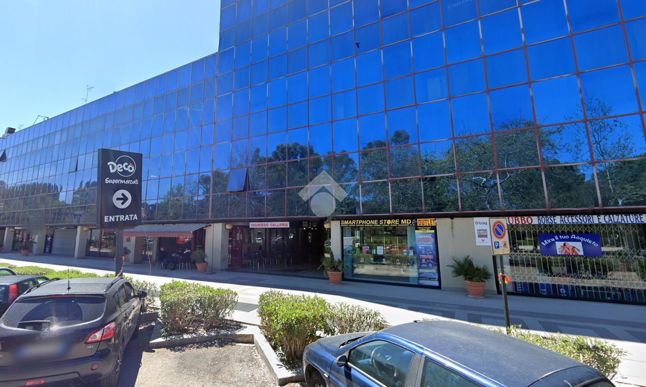 Ufficio in Viale Pier Luigi Nervi 190, Latina, {3} - Foto 1