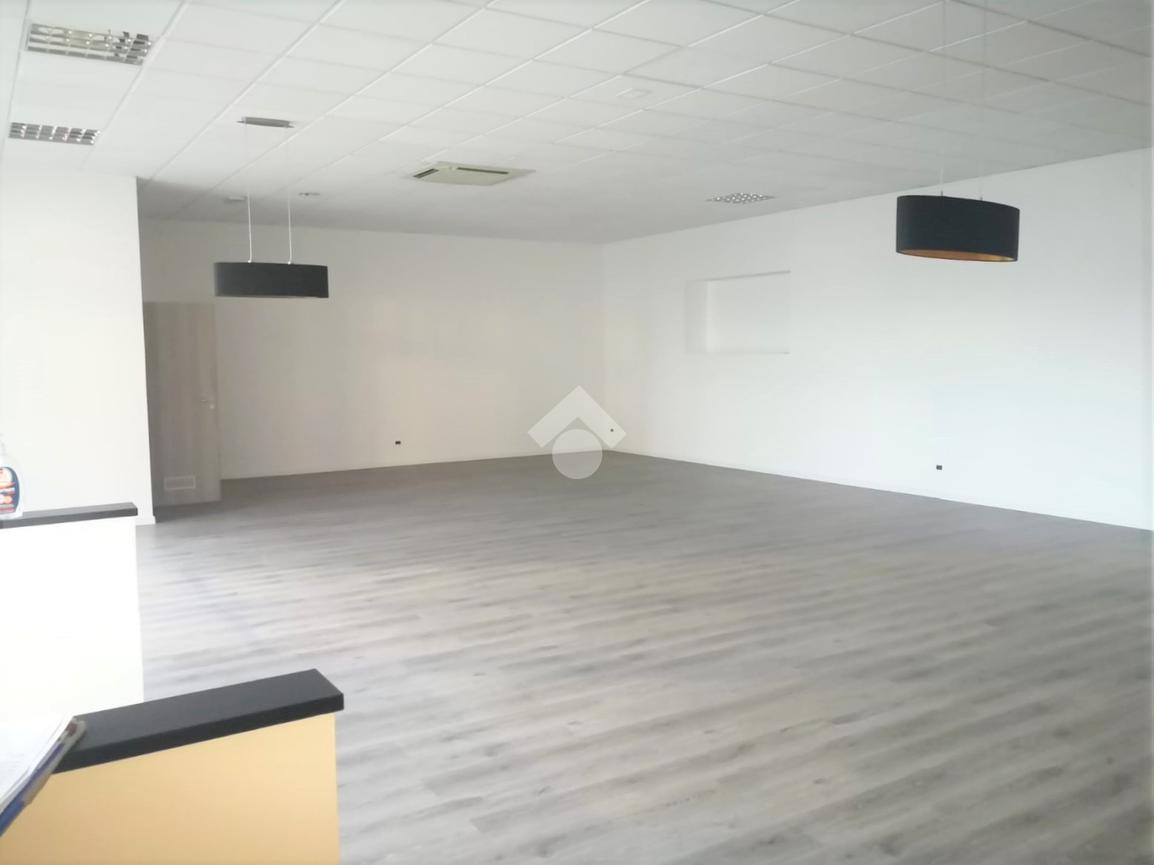 Negozio in Viale della Repubblica, Treviso - Foto 1