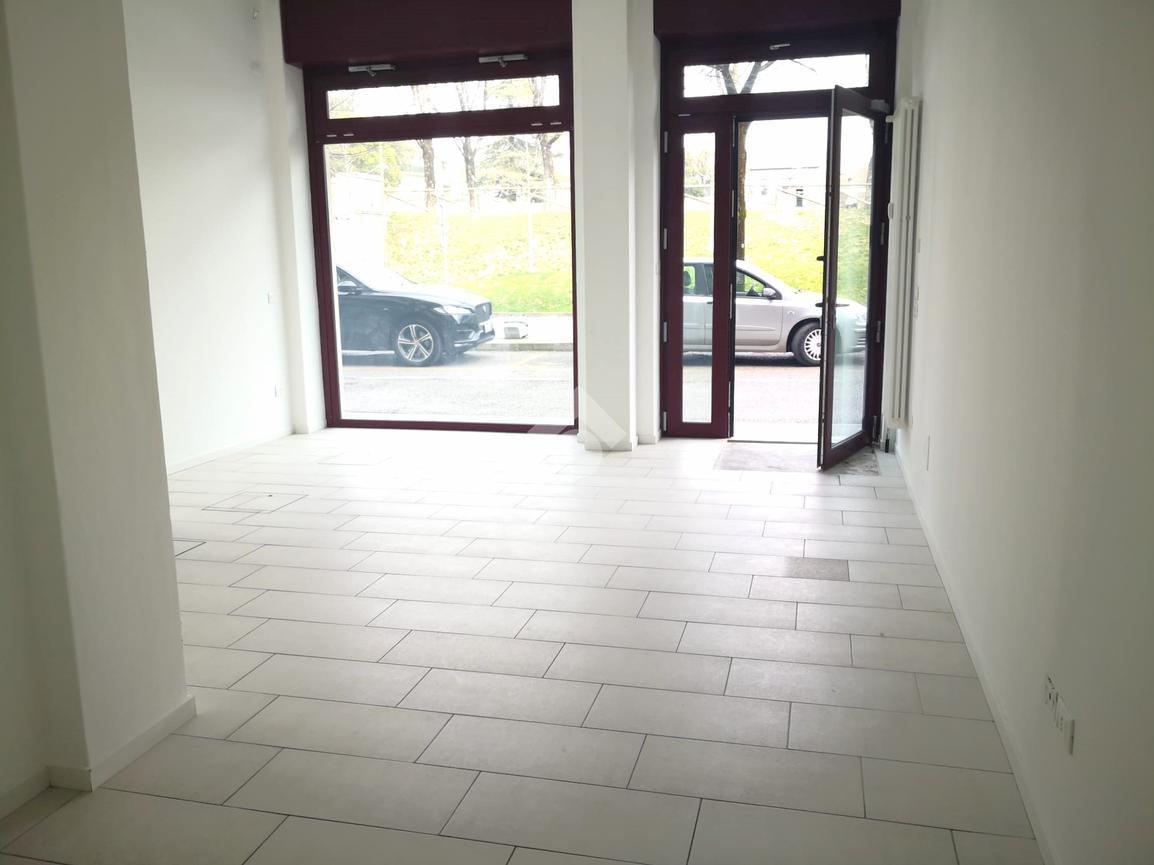 Negozio in Viale Bartolomeo d'Aviano, Treviso - Foto 1