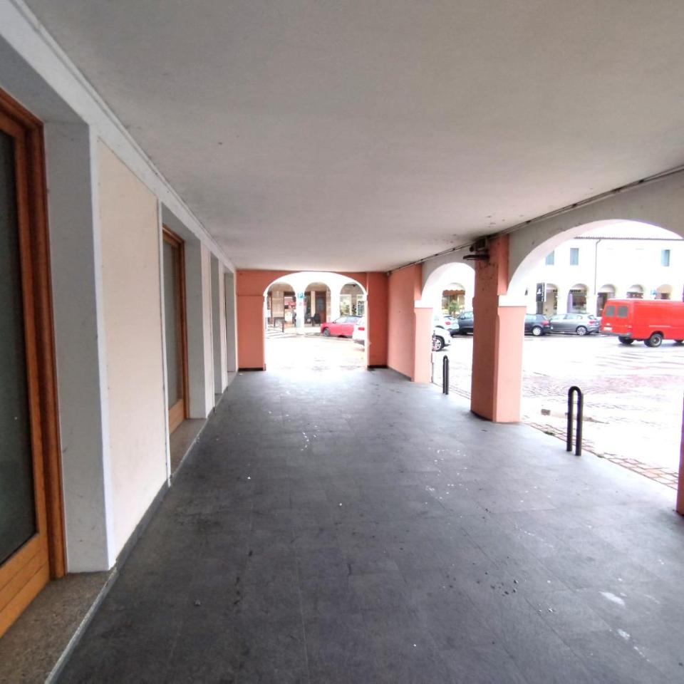 Negozio in Piazza I Maggio 19, Roncade - Foto 1