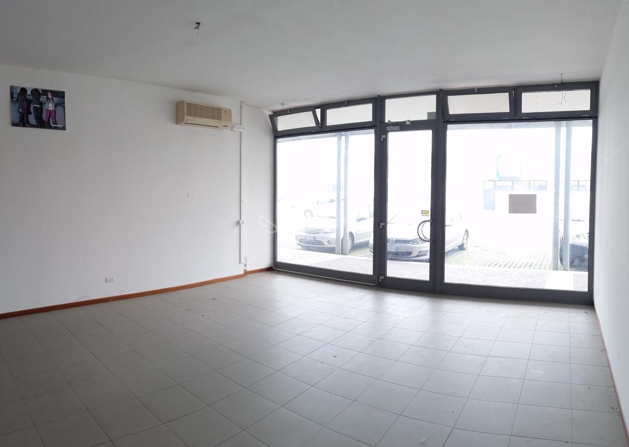 Negozio in Via Lussu, Legnago, {3} - Foto 2