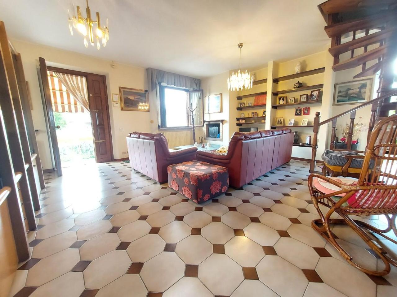 casa indipendente in vendita a Lucca