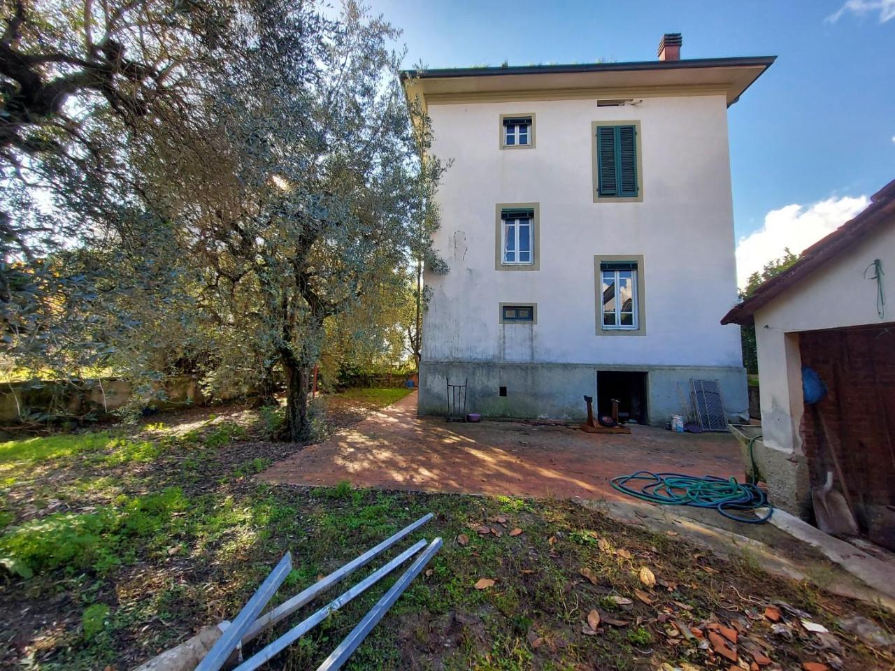 casa indipendente in vendita a Lucca