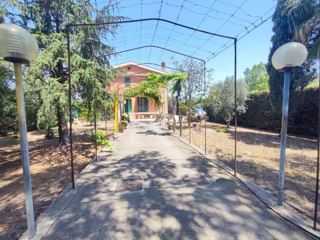 Mansion in Strada del Salice 520, Foggia - Photo 1