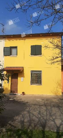 4-room flat in Via Lamborghini 32, Cento - Photo 1