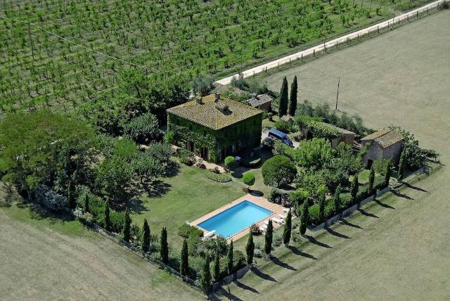 Country house or cottage in Via della Libertà, Castiglione del Lago - Photo 1