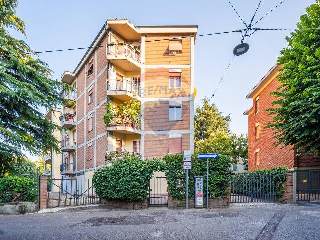 Vierzimmerwohnung in Via Santorre di Santarosa 4, Reggio nell'Emilia - Foto 1